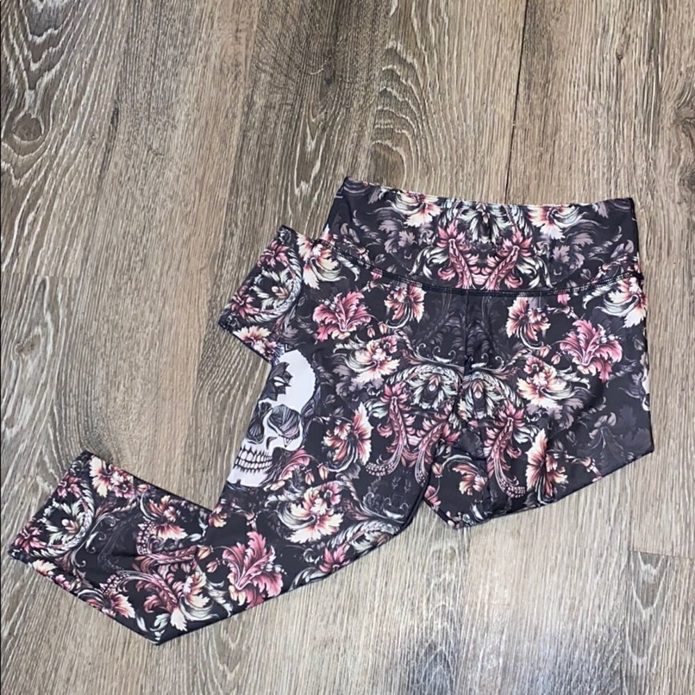 Onzie leggings skull pattern pink floral yoga
